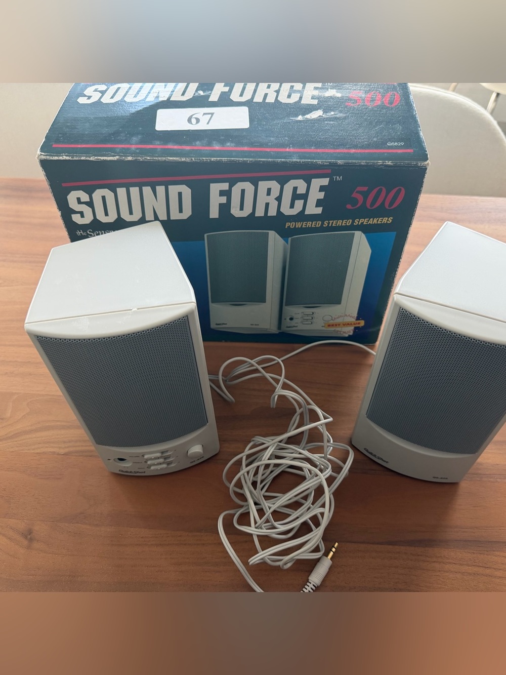 SoundForce 500 Powered Portable Speakers - White. 7W. 3”. Bass, treble, volume.